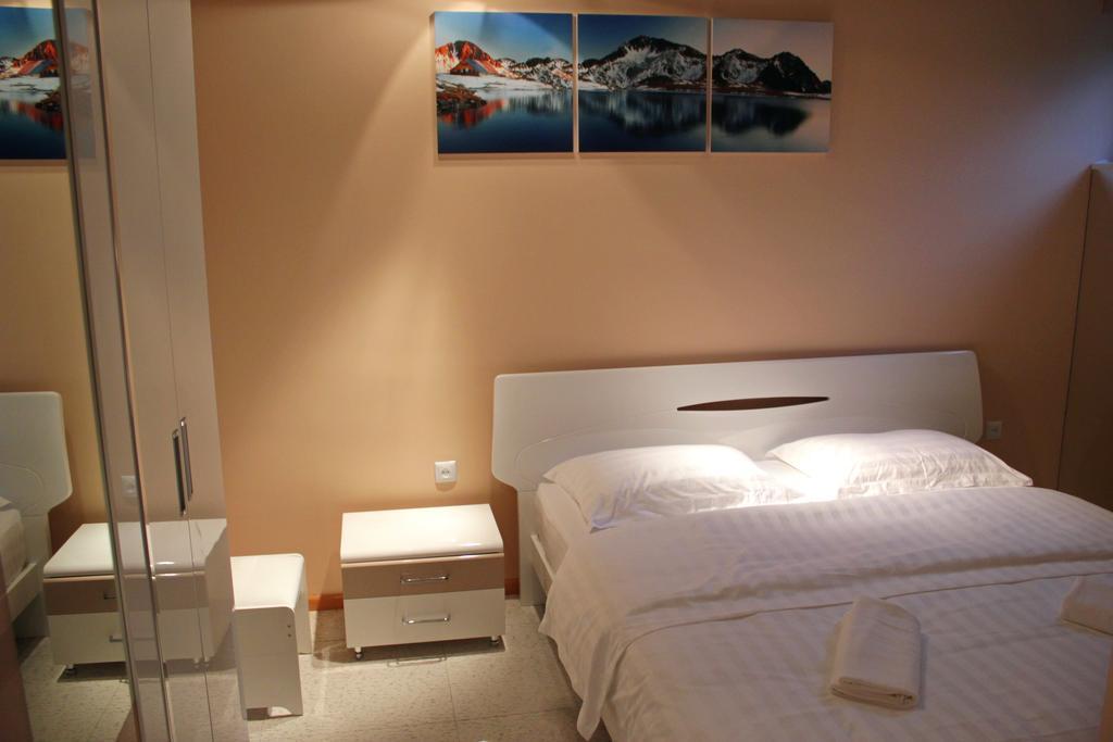 Hotel London Palace Tbilisi Esterno foto