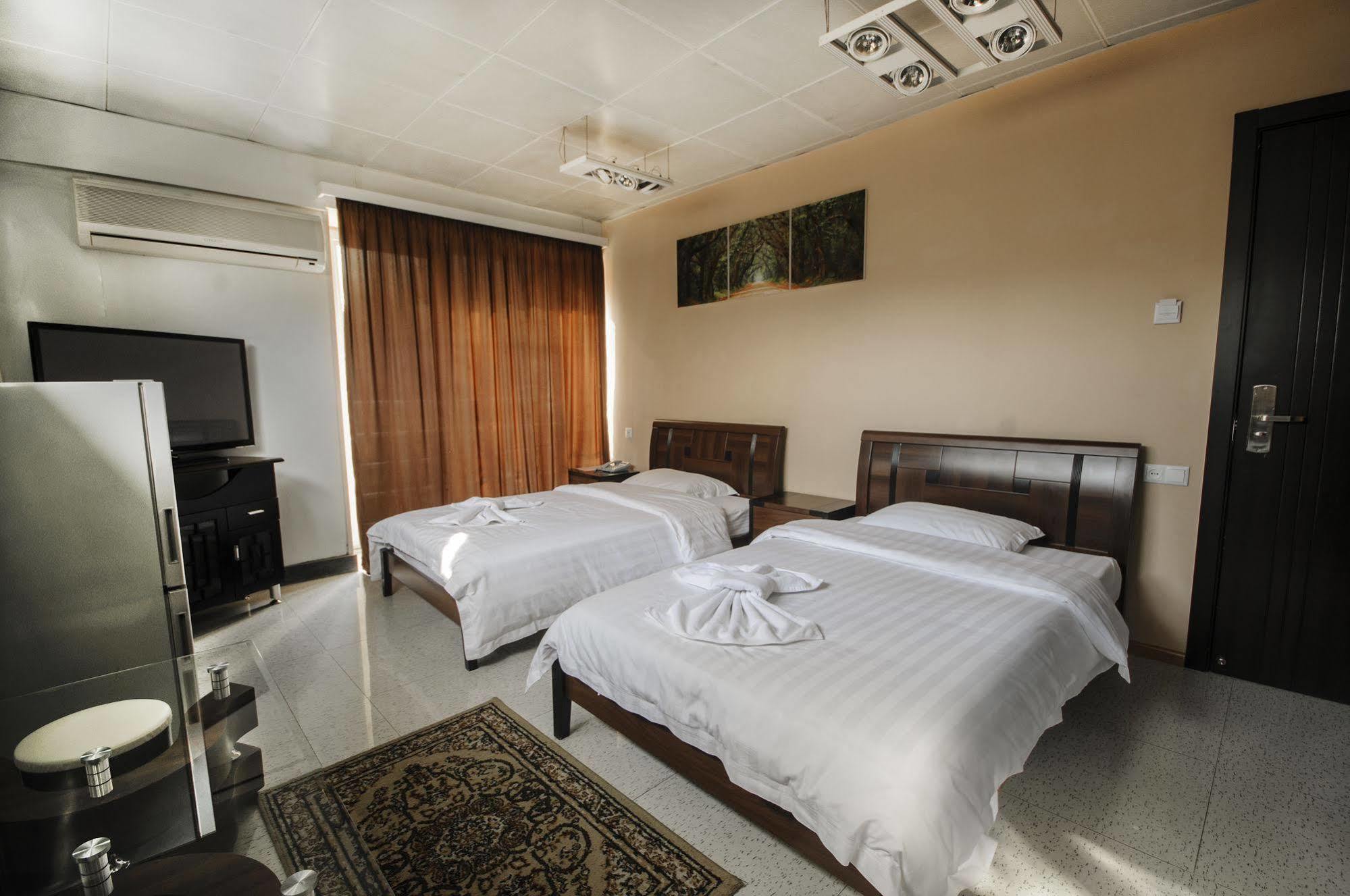Hotel London Palace Tbilisi Esterno foto