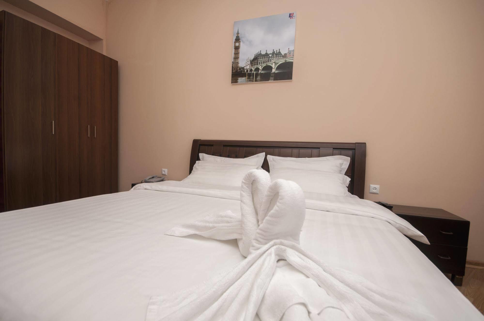 Hotel London Palace Tbilisi Esterno foto