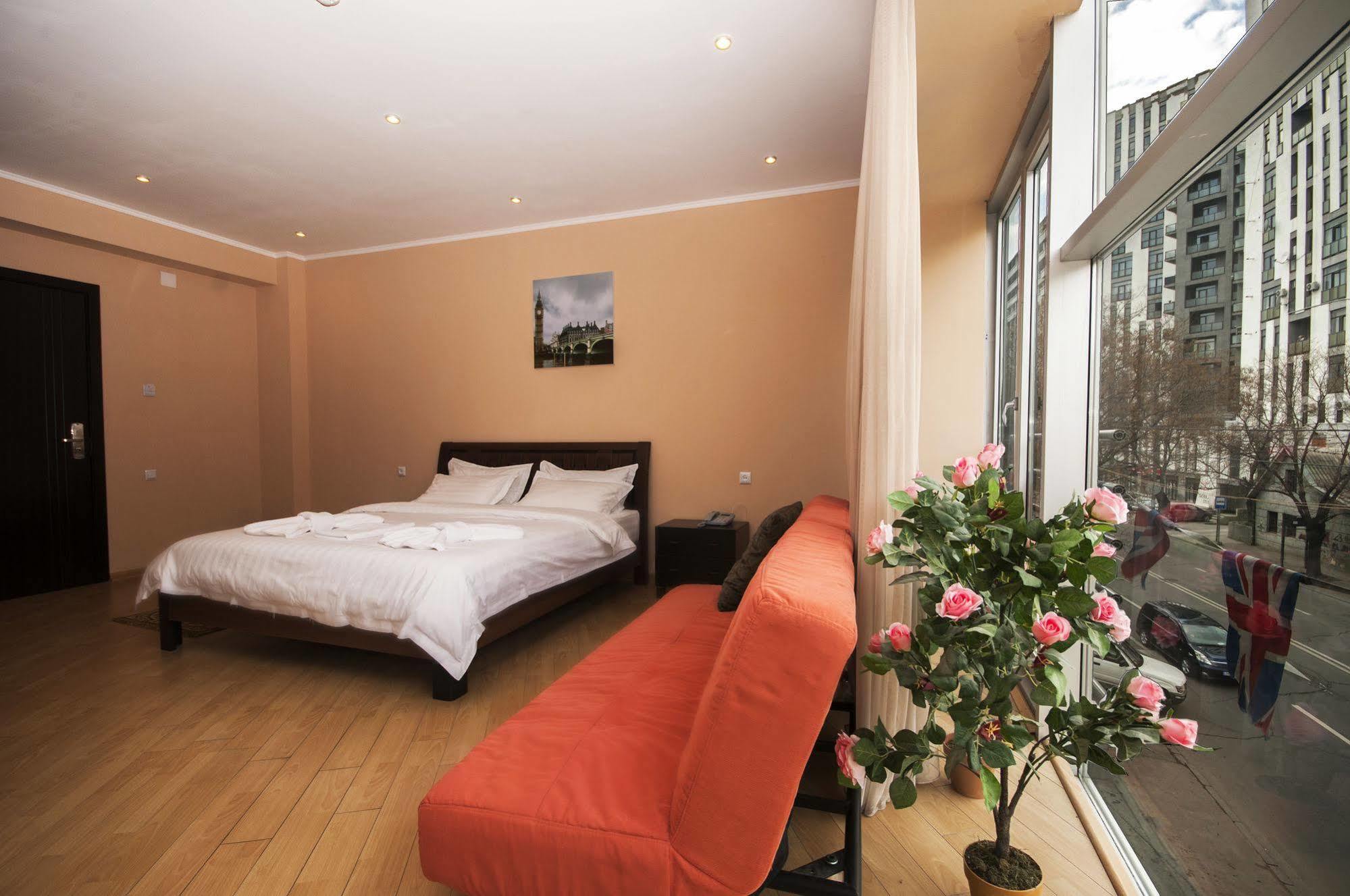 Hotel London Palace Tbilisi Esterno foto